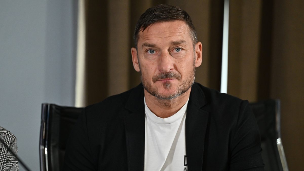 https://wips.plug.it/cips/libero.it/magazine/cms/2024/10/francesco-totti.jpg