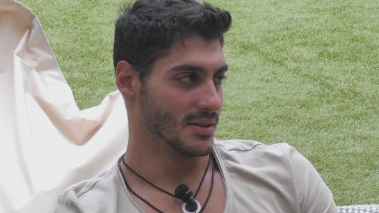 Javier ridimensiona Yulia