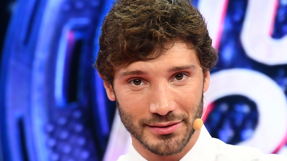 https://wips.plug.it/cips/libero.it/magazine/cms/2024/10/stefano-de-martino-1.png