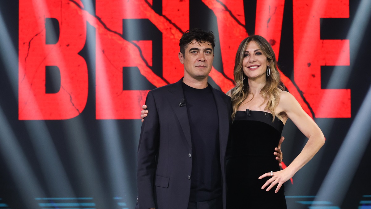 https://wips.plug.it/cips/libero.it/magazine/cms/2024/11/belve-19-novembre-2024-riccardo-scamarcio-e-francesca-fagnani.jpg