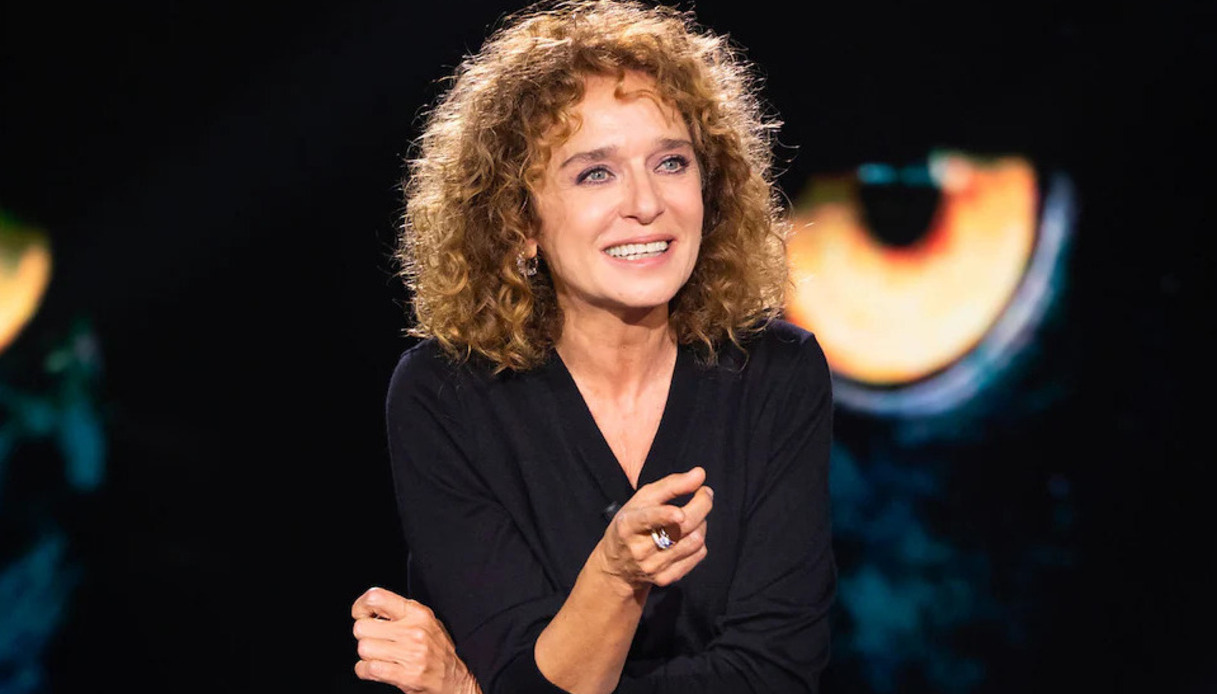 https://wips.plug.it/cips/libero.it/magazine/cms/2024/11/belve-valeria-golino-1.jpg