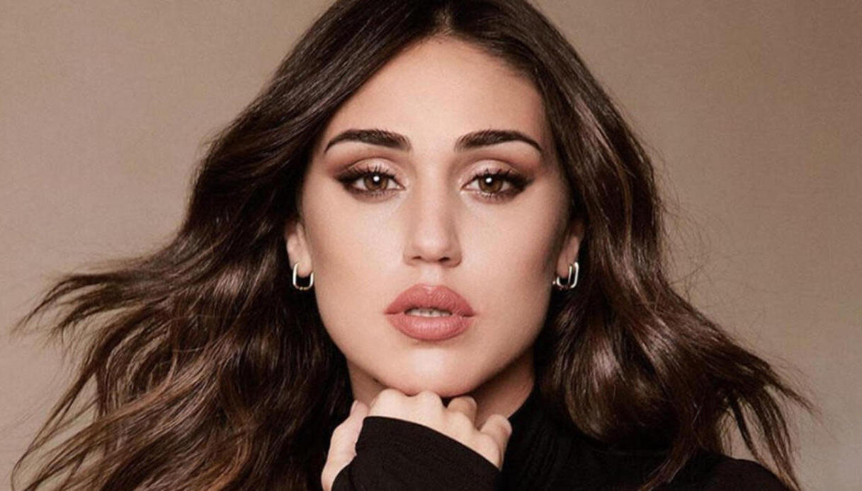 https://wips.plug.it/cips/libero.it/magazine/cms/2024/12/cecilia-rodriguez.jpg