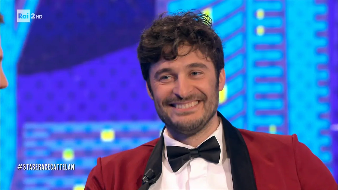 https://wips.plug.it/cips/libero.it/magazine/cms/2024/12/lino-guanciale.jpg