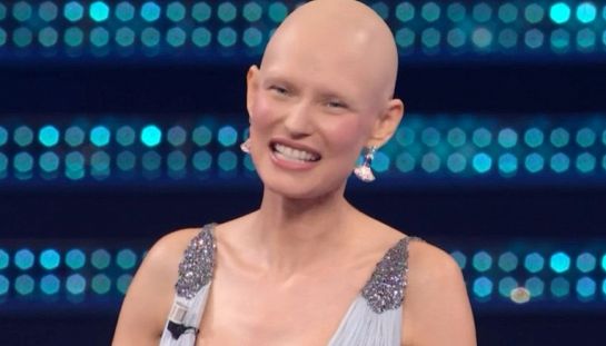 Bianca Balti (guarita) torna a Sanremo, l'annuncio ufficiale: cosa farà con Carlo Conti al Festival 2026