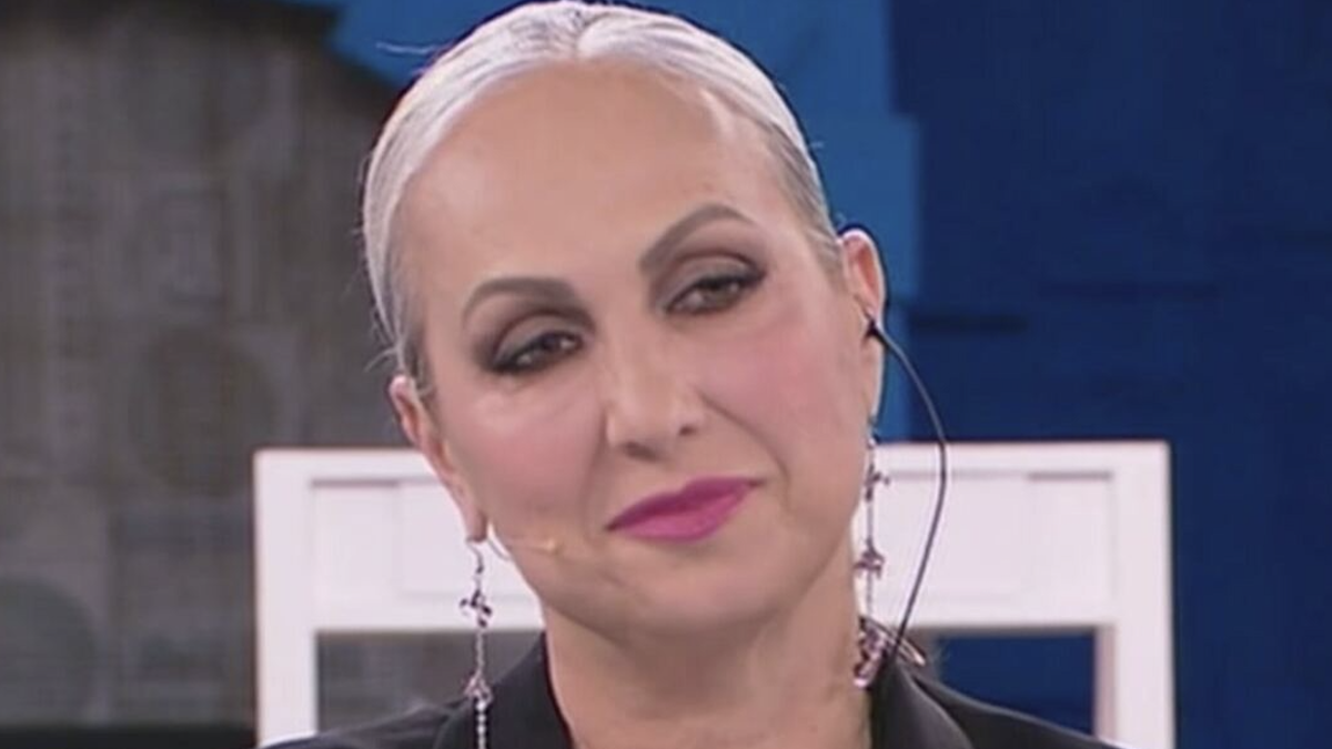 https://wips.plug.it/cips/libero.it/magazine/cms/2025/05/alessandra_celentano_amici_serale.png