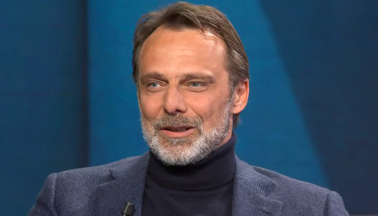 https://wips.plug.it/cips/libero.it/magazine/cms/2025/05/alessandro-preziosi.jpg