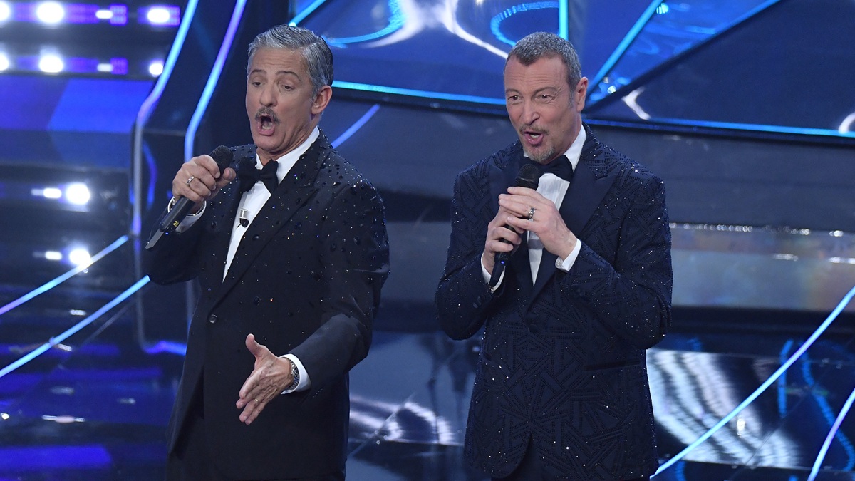 Amadeus, confessioni notturne (amare) a Fiorello: "Sono contro tutti". E sogna il ritorno a Sanremo