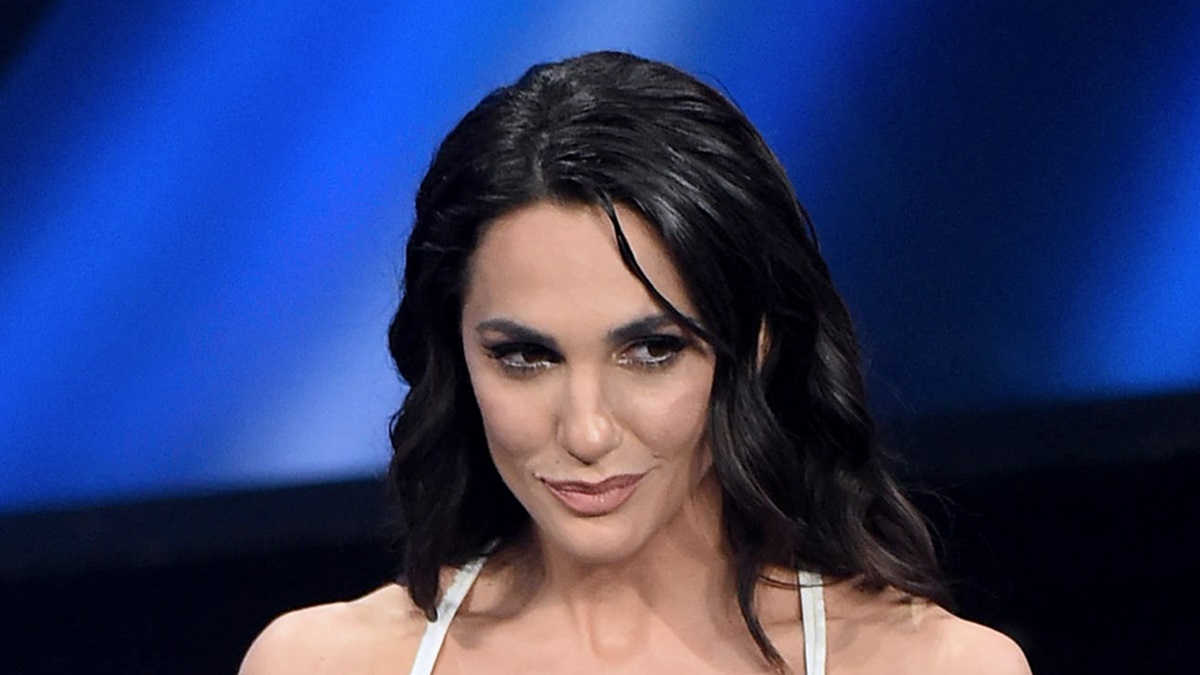 https://wips.plug.it/cips/libero.it/magazine/cms/2025/05/amici-elena-d-amario-spoiler-eliminazione.jpg