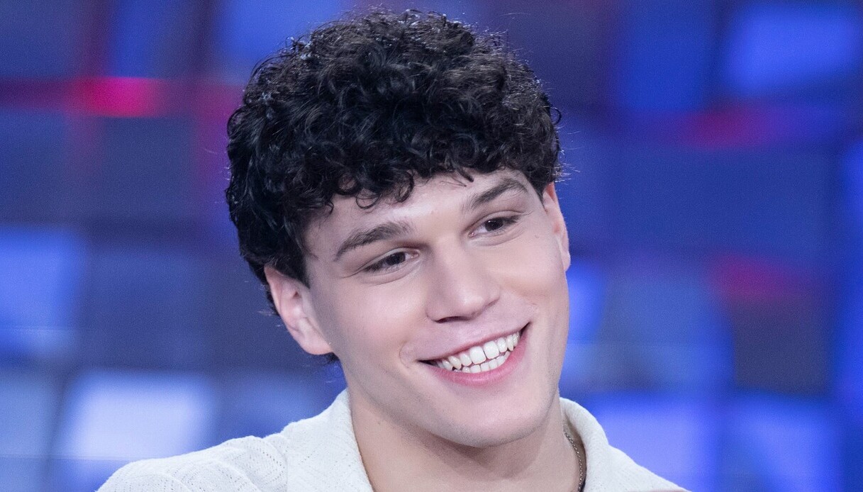 https://wips.plug.it/cips/libero.it/magazine/cms/2025/05/amici-nicolo-filippucci.jpg