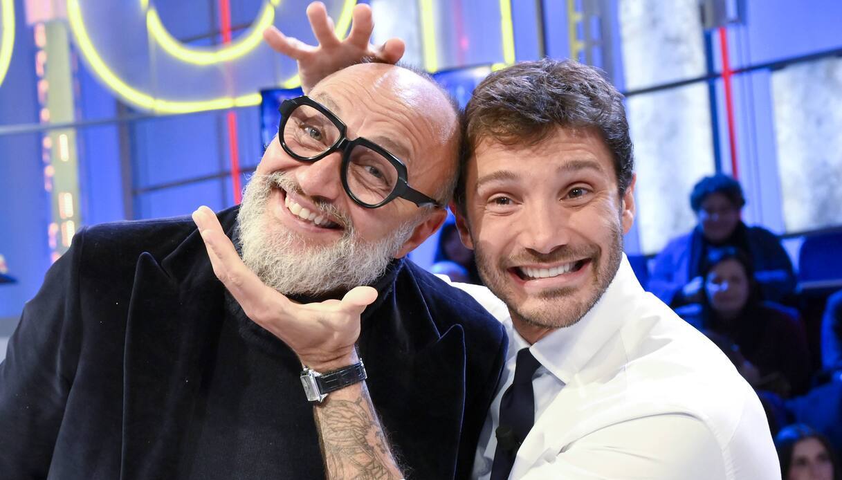 https://wips.plug.it/cips/libero.it/magazine/cms/2025/05/dottore-affari-tuoi-pasquale-romano-de-martino.jpg