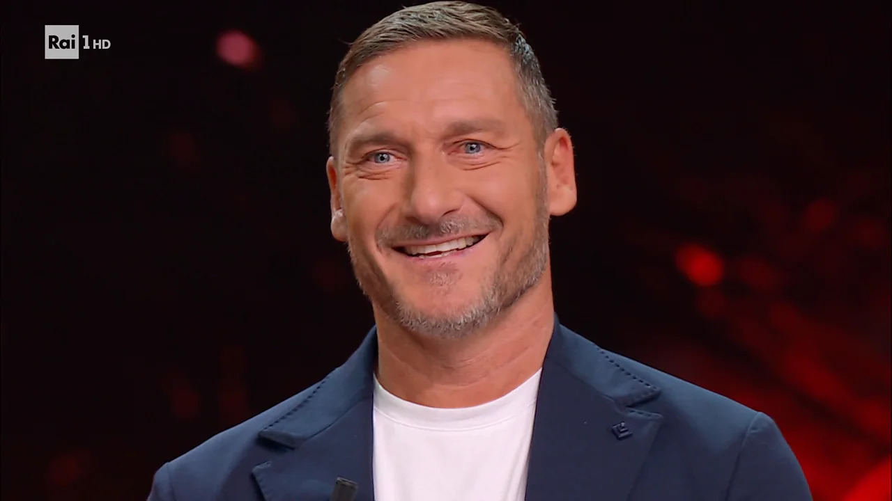 https://wips.plug.it/cips/libero.it/magazine/cms/2025/05/francesco-totti.jpg