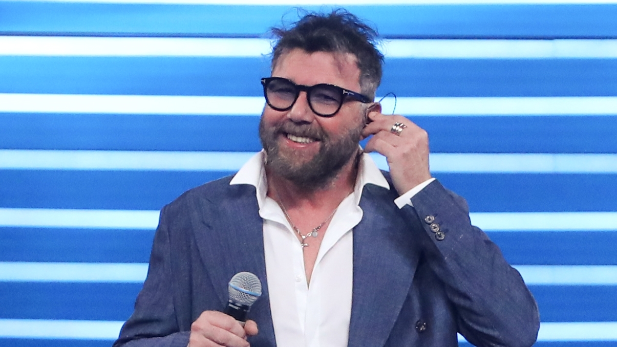 https://wips.plug.it/cips/libero.it/magazine/cms/2025/05/paolo-vallesi.jpg