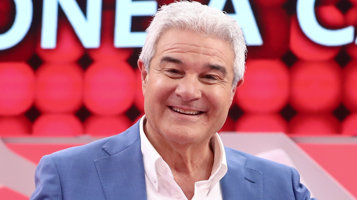 https://wips.plug.it/cips/libero.it/magazine/cms/2025/05/reazione_a_catena_2025_spot_rimpiazzato_dopo_polemica.jpeg