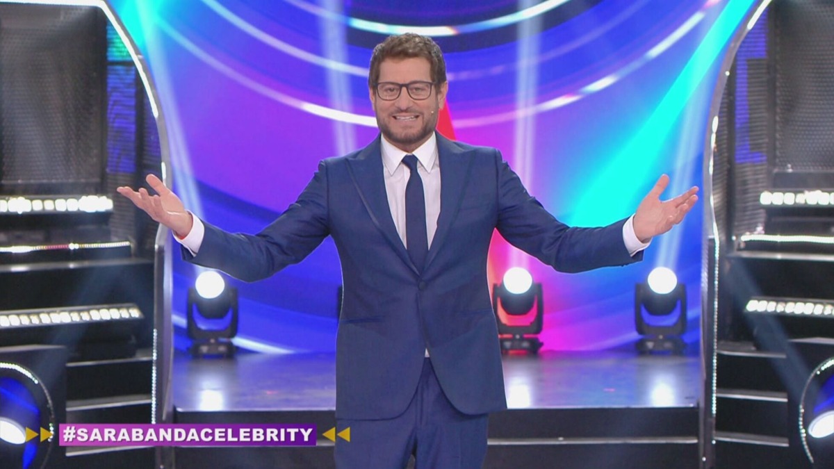 Sarabanda Celebrity 3.0: Ritorna il Game Show Anni '90 con Enrico Papi! Nuovi Giochi e Sorprese Imperdibili