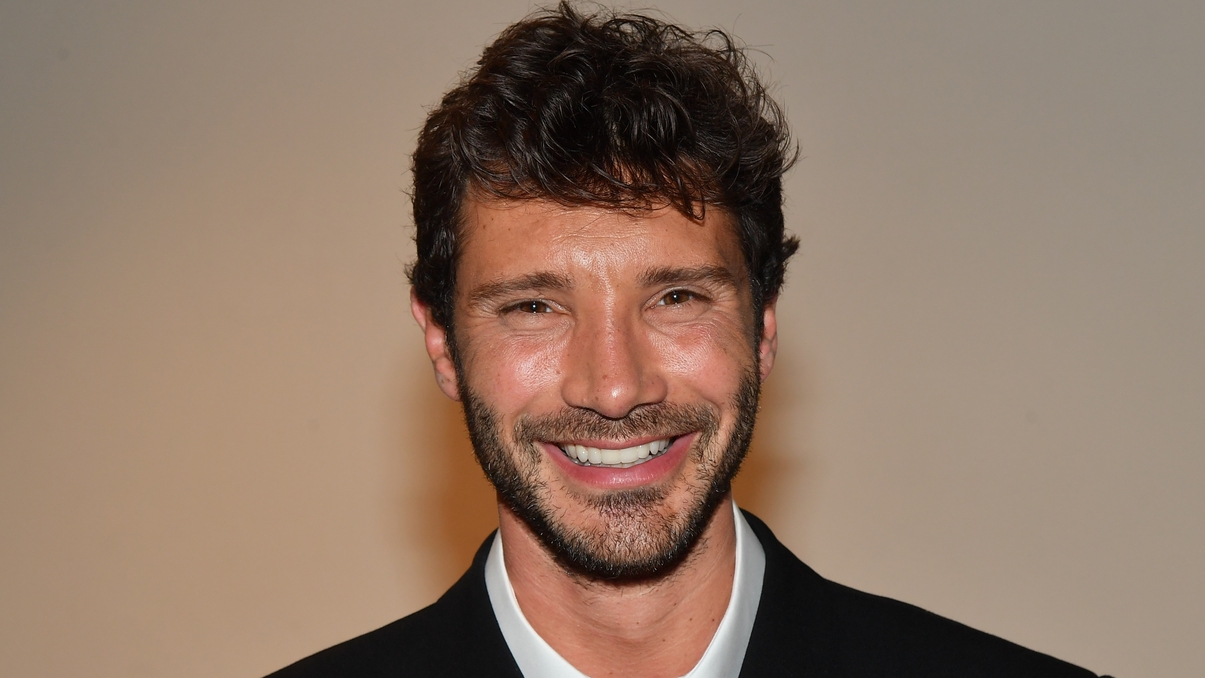 https://wips.plug.it/cips/libero.it/magazine/cms/2025/05/stefano-de-martino.jpg