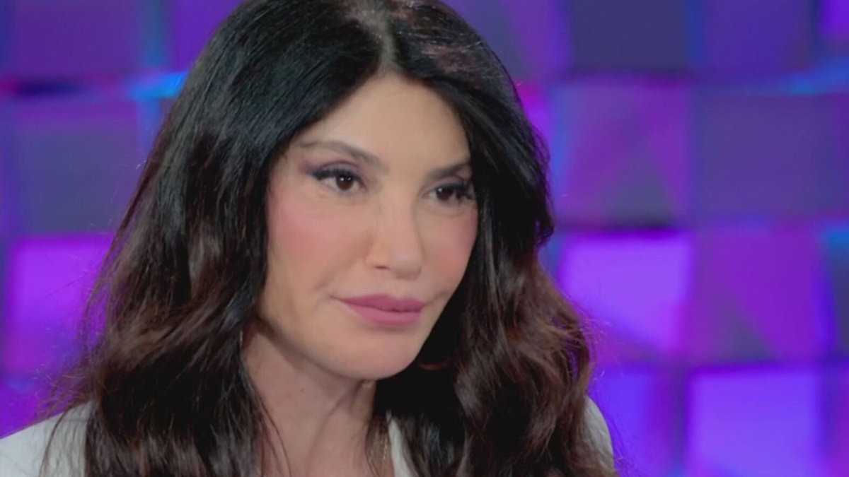 Carmen Di Pietro a Verissimo, le sue pene d’amore: “Il mio ex mi parlava della moglie morta”