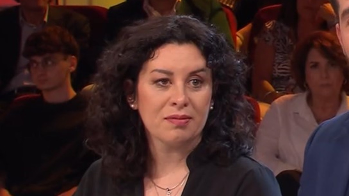 https://wips.plug.it/cips/libero.it/magazine/cms/2025/06/affari-tuoi-4-giugno.jpg