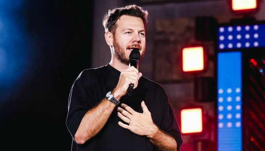 Alessandro Cattelan, la Rai lo cancella e lui bussa a Mediaset: il provino 'segreto' e l’ipotesi di addio alla tv Alessandro Cattelan dalla Rai a Mediaset