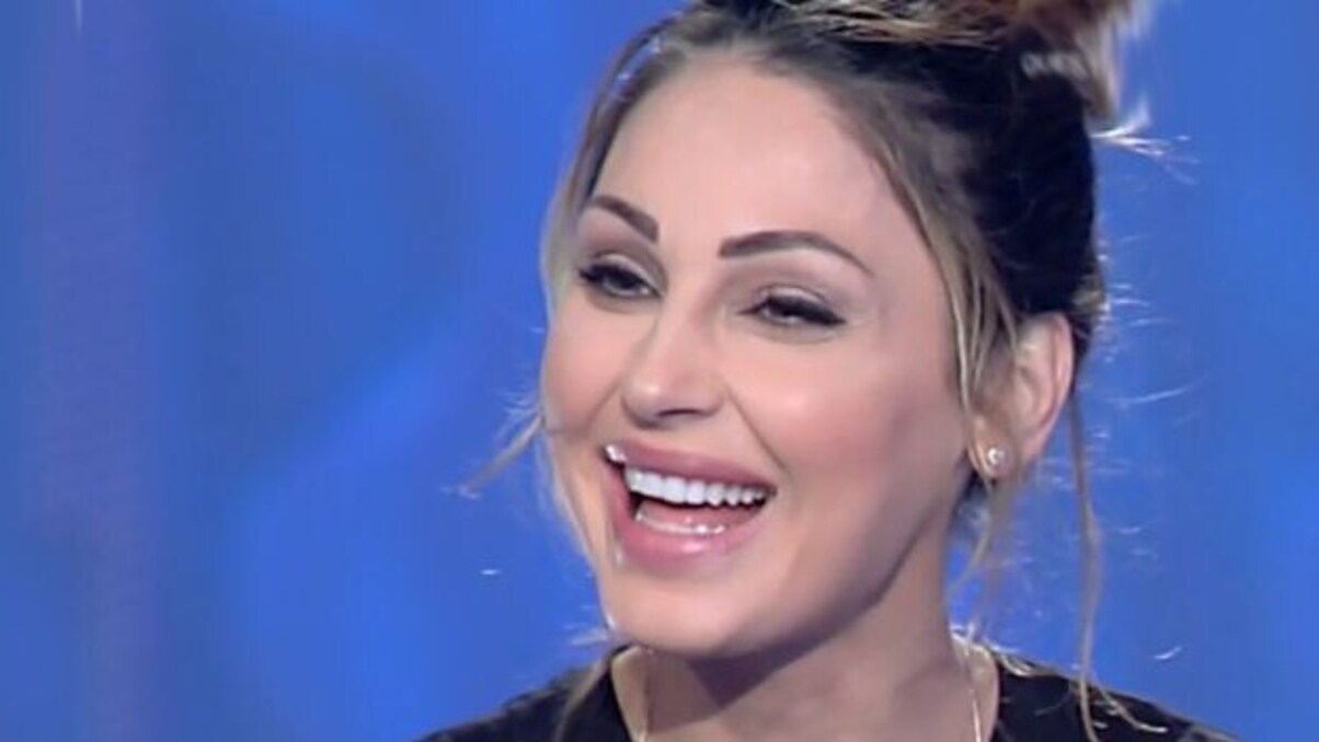 https://wips.plug.it/cips/libero.it/magazine/cms/2025/06/anna-tatangelo.jpg