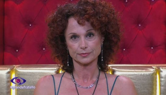 L'attrice, famosa per la soap opera Vivere, ha raccontato alcuni suoi trascorsi piccanti nel salotto di La Volta Buona, intervistata da Caterina Balivo