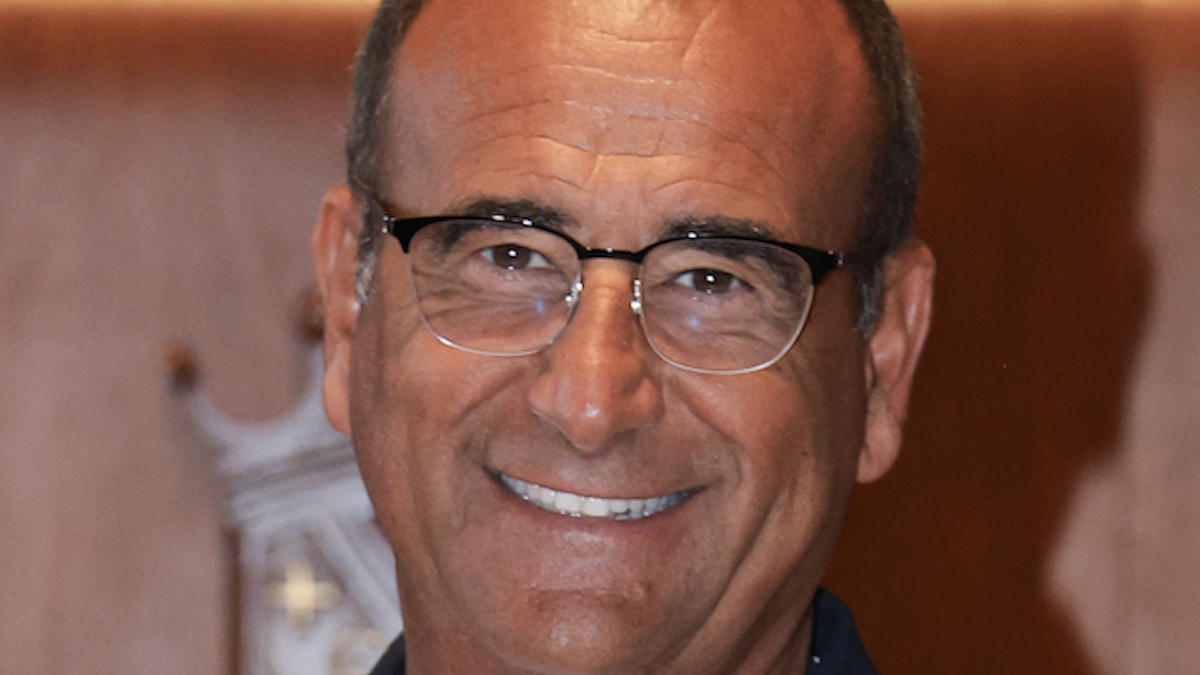 https://wips.plug.it/cips/libero.it/magazine/cms/2025/06/carlo_conti_erede_sanremo.png