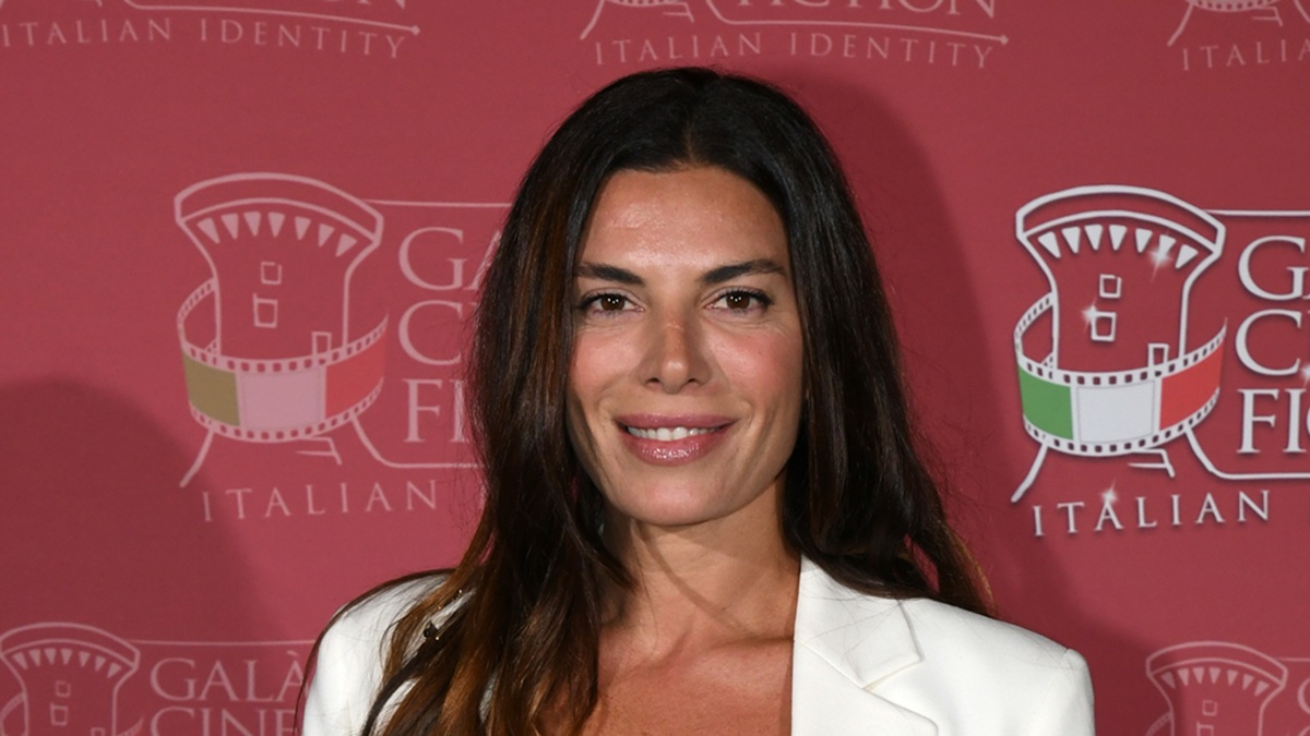 https://wips.plug.it/cips/libero.it/magazine/cms/2025/06/claudia-ruffo-marito-rocco-pierri-matrimoni-addio-un-posto-al-sole.jpg