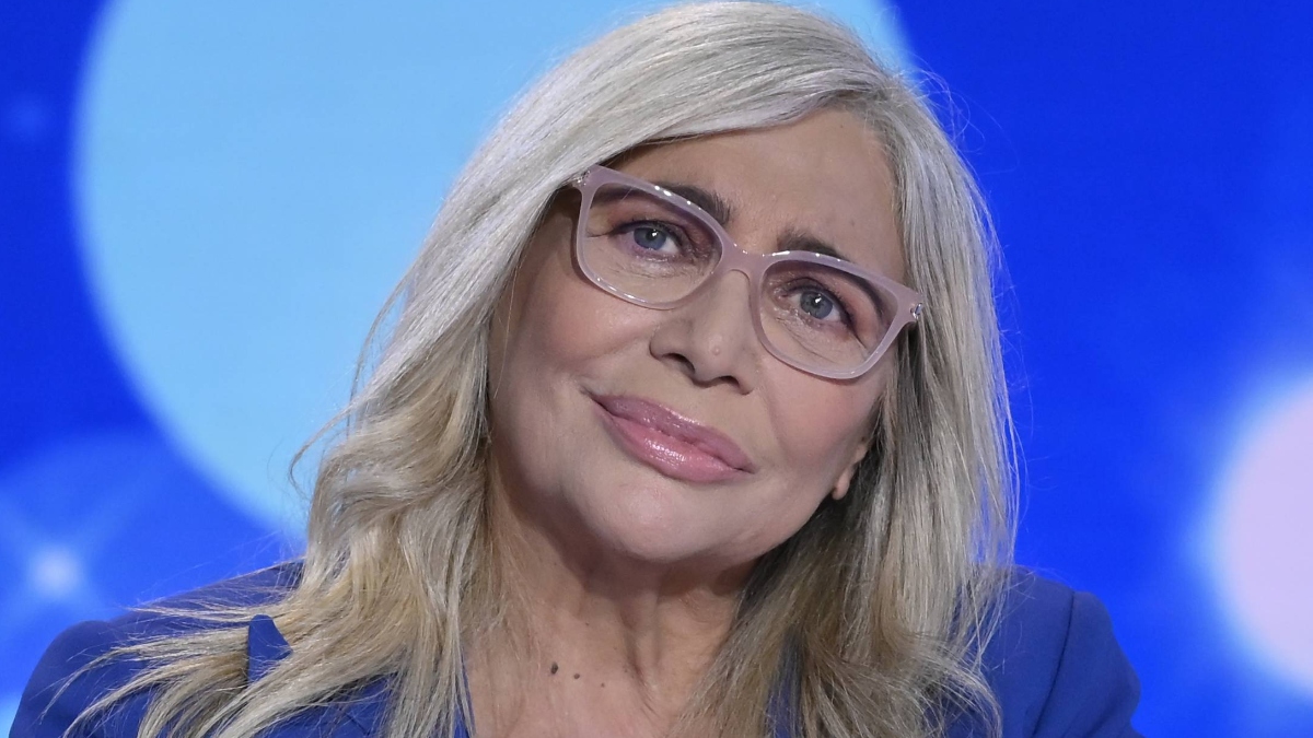 https://wips.plug.it/cips/libero.it/magazine/cms/2025/06/domenica_in_nuova_formula_mara_venier_50_anni.jpeg