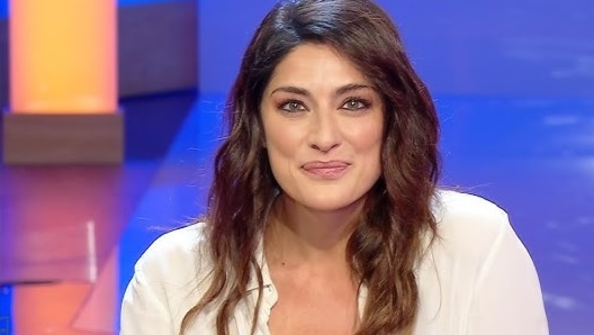 https://wips.plug.it/cips/libero.it/magazine/cms/2025/06/elisa-isoardi.jpg