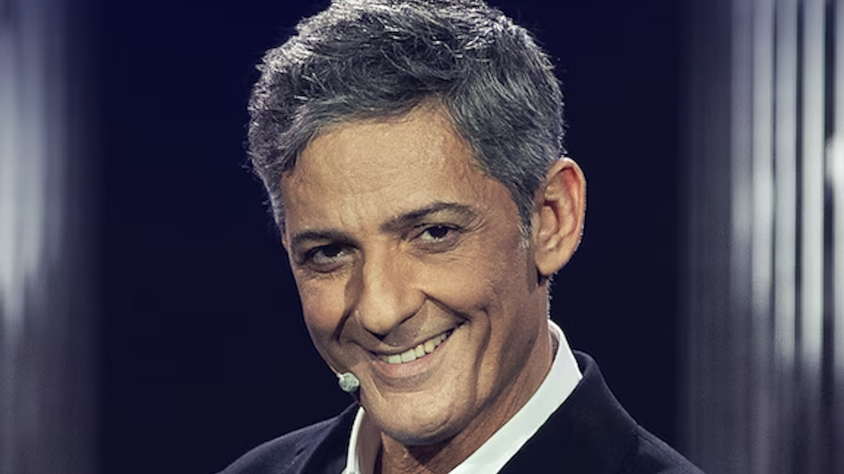 https://wips.plug.it/cips/libero.it/magazine/cms/2025/06/fiorello_pennicanza_4giugno2025.png