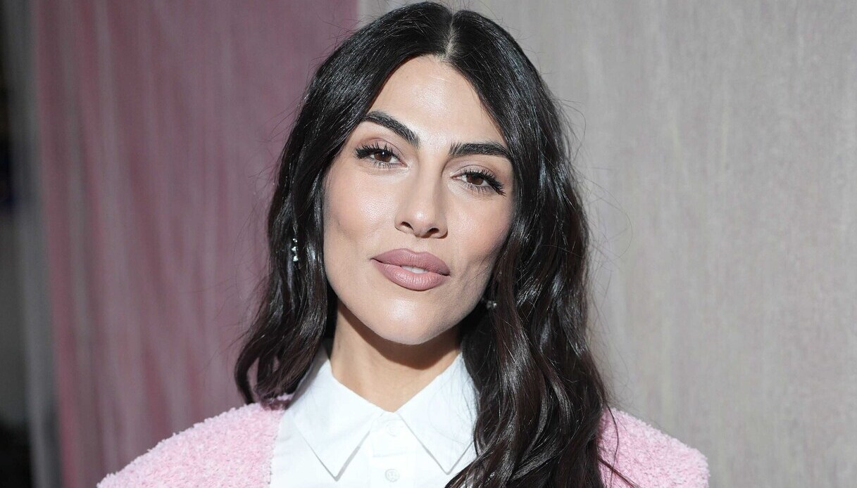 Giulia Salemi, guai in scena a The Cage: l'infortunio e la foto in ospedale. Le parole di Amadeus