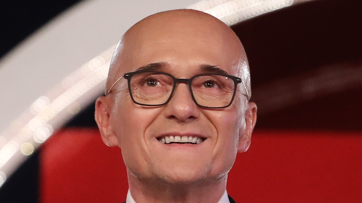 Il Grande Fratello 'pesca' da Amici: "Signorini vuole Anna Pettinelli opinionista", l’indiscrezione