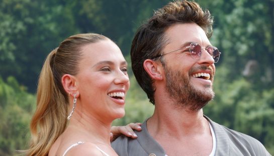 Scarlett Johansson e Jonathan Bailey