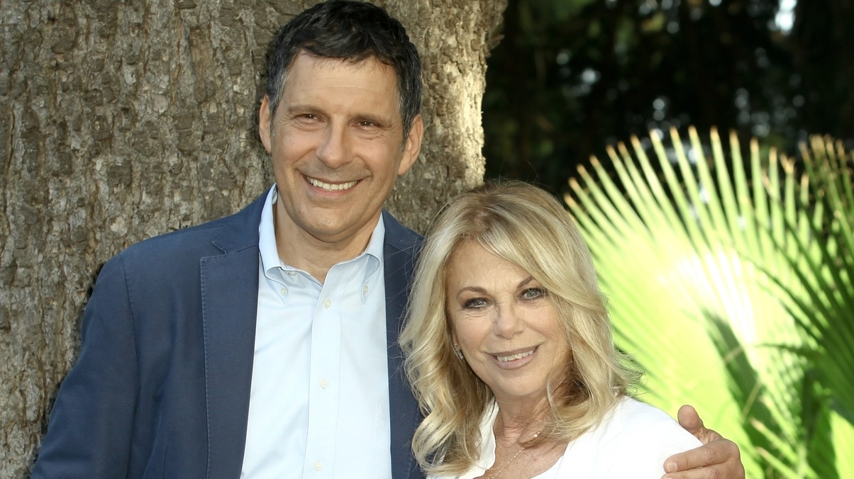 https://wips.plug.it/cips/libero.it/magazine/cms/2025/06/rita-della-chiesa-e-fabrizio-frizzi.jpg