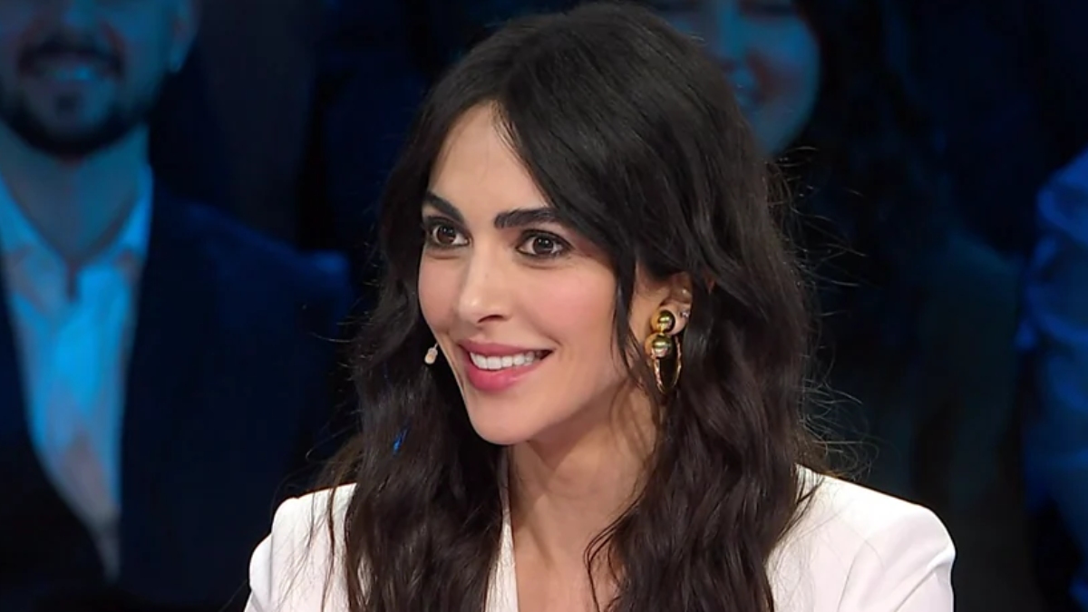 https://wips.plug.it/cips/libero.it/magazine/cms/2025/06/rocio_munoz_morals_nel_nuovo_show_rai_2_savino.jpg
