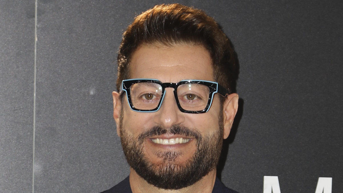 https://wips.plug.it/cips/libero.it/magazine/cms/2025/06/sarabanda-celebrity-stasera-15-giugno-non-va-in-onda-enrico-papi.jpg