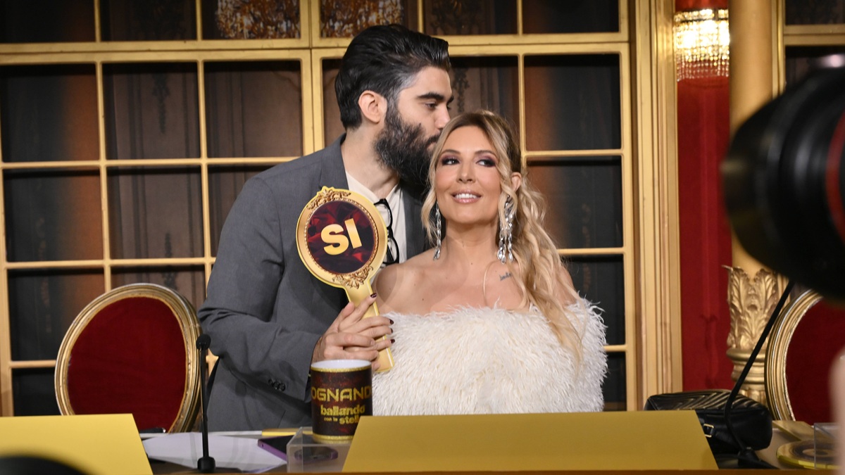 https://wips.plug.it/cips/libero.it/magazine/cms/2025/06/selvaggia-lucarelli-la-vita-privata.jpg