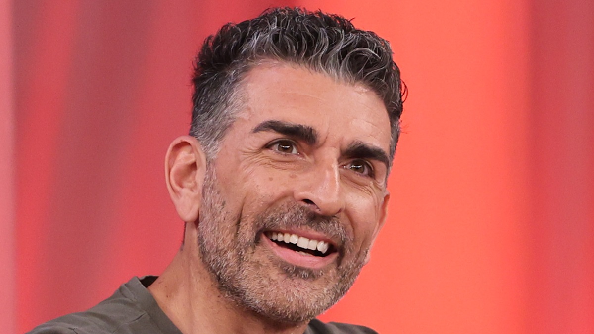 https://wips.plug.it/cips/libero.it/magazine/cms/2025/06/simone-di-pasquale-un-posto-al-sole-reazioni-social.jpg