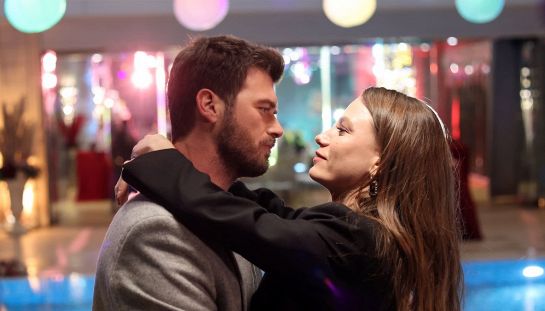The Family 2 chiude su Canale 5: il finale dell'acclamata soap opera turca accontenterà i fan? La serie turca, remake de I Soprano, arriva alla sua conclusione dopo due stagioni ma sono ancora molti i nodi che devono arrivare al pettine