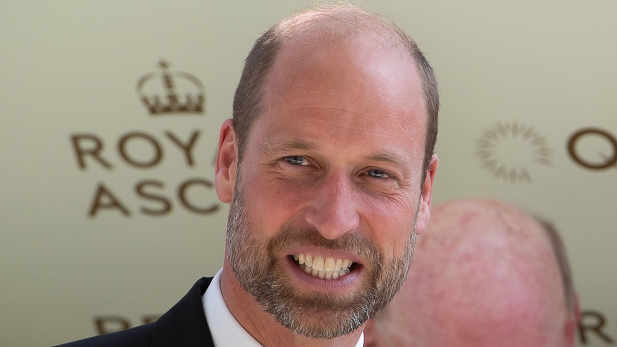 https://wips.plug.it/cips/libero.it/magazine/cms/2025/06/william-senza-kate-middleton-ascot.jpg