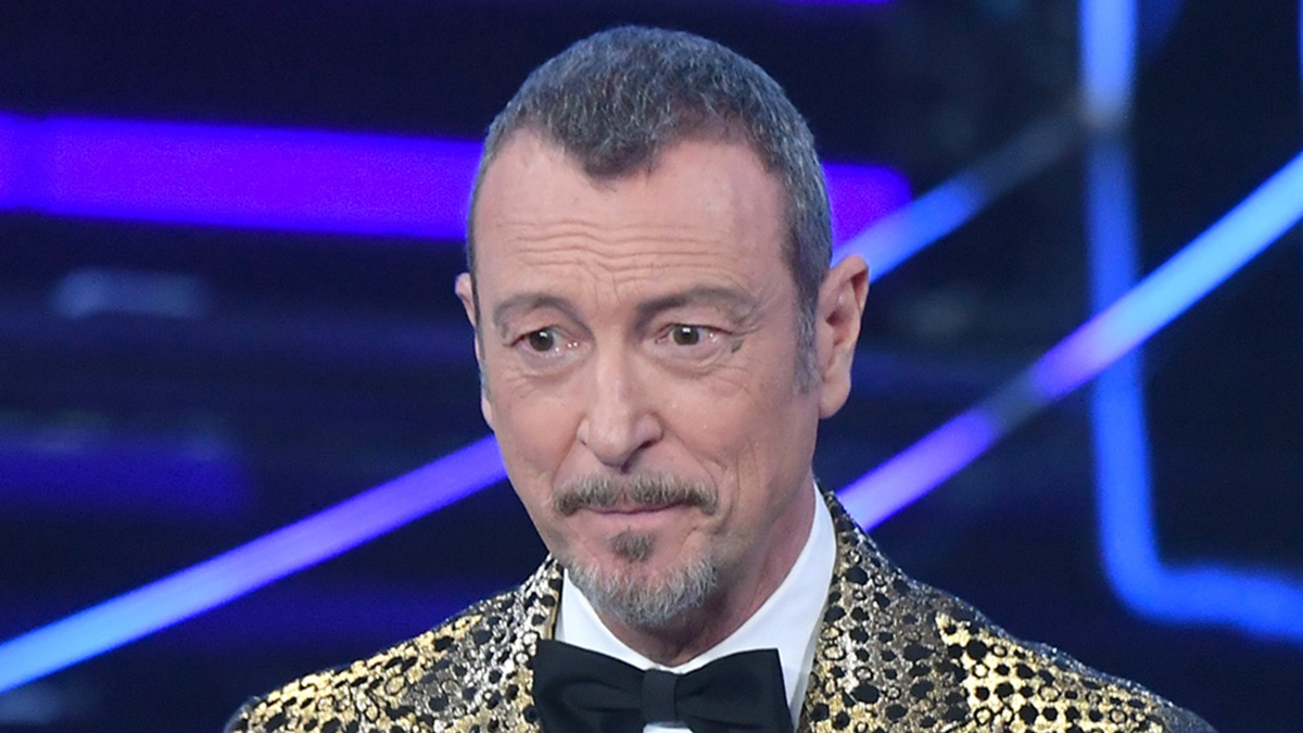 Amadeus, l’addio al Nove e il rebus palinsesti: qual è vero ostacolo al suo passaggio in Rai o Mediaset