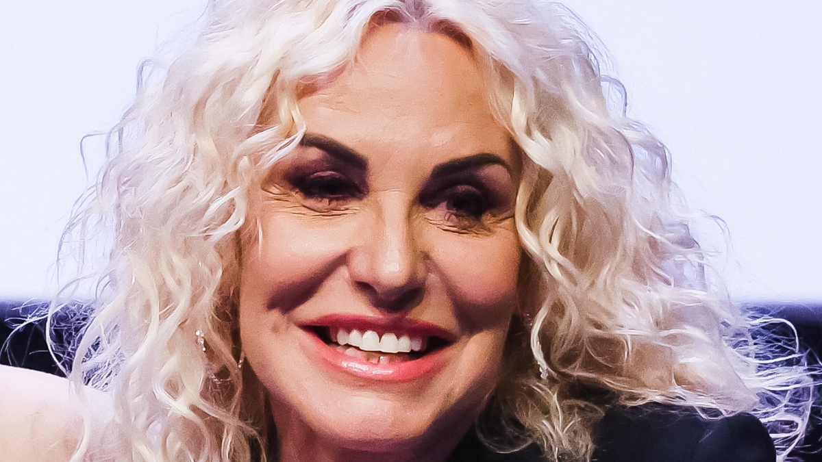 https://wips.plug.it/cips/libero.it/magazine/cms/2025/07/antonella_clerici_frecciata_gigi_d-alessio_futuro_rai.jpg