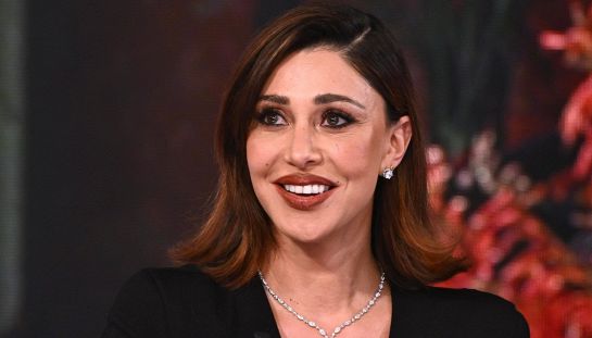 Belen Rodriguez pubblicizza una maschera vaginale