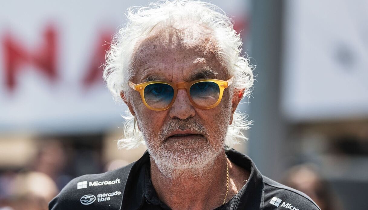 https://wips.plug.it/cips/libero.it/magazine/cms/2025/07/flavio-briatore.jpg