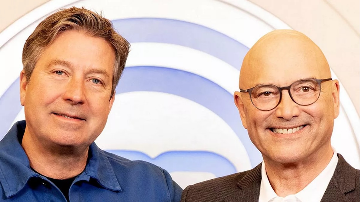 https://wips.plug.it/cips/libero.it/magazine/cms/2025/07/john-torode-e-gregg-wallace.jpg