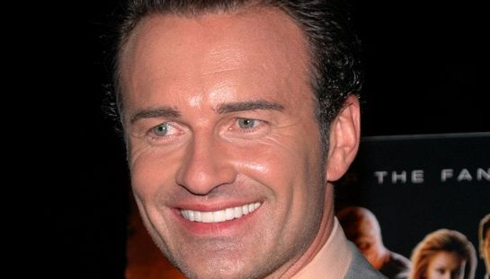 Julian McMahon, svelata la causa della morte dell'attore di Streghe e Nip/Tuck