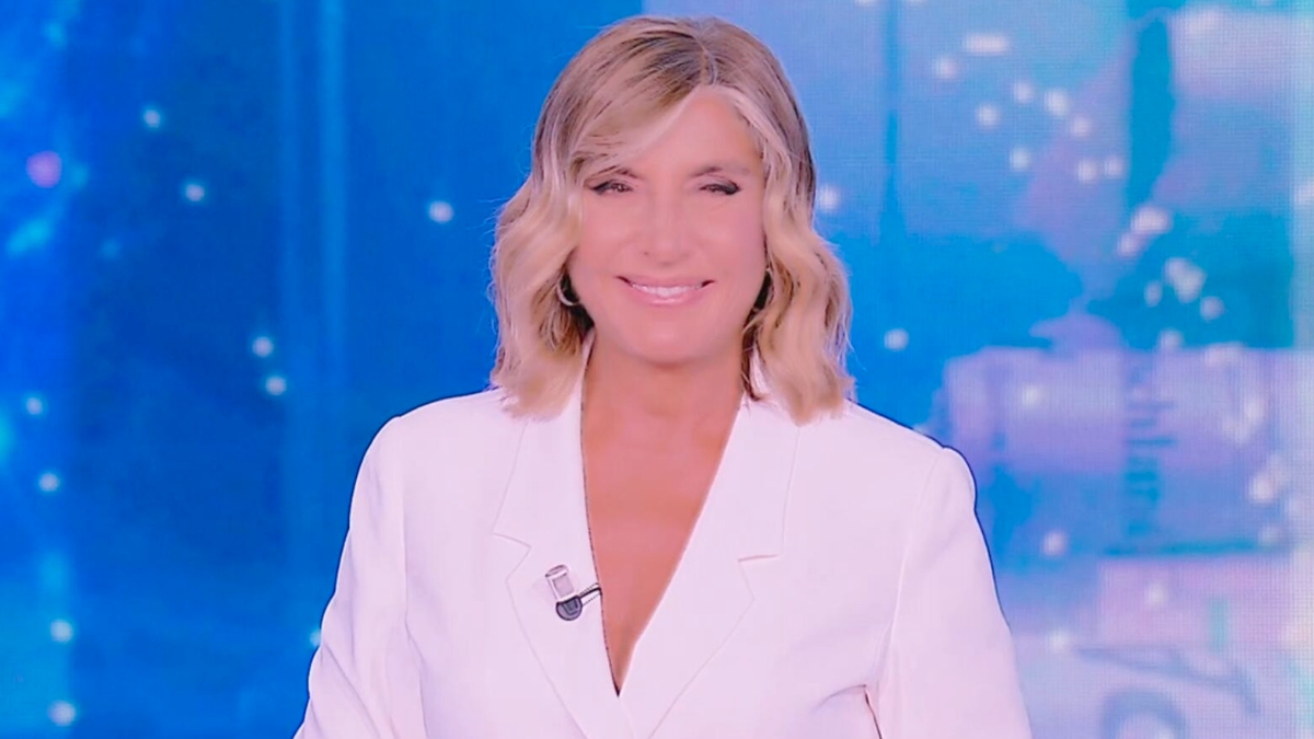 https://wips.plug.it/cips/libero.it/magazine/cms/2025/07/myrta_merlino_rinnovo_con_mediaset.jpeg