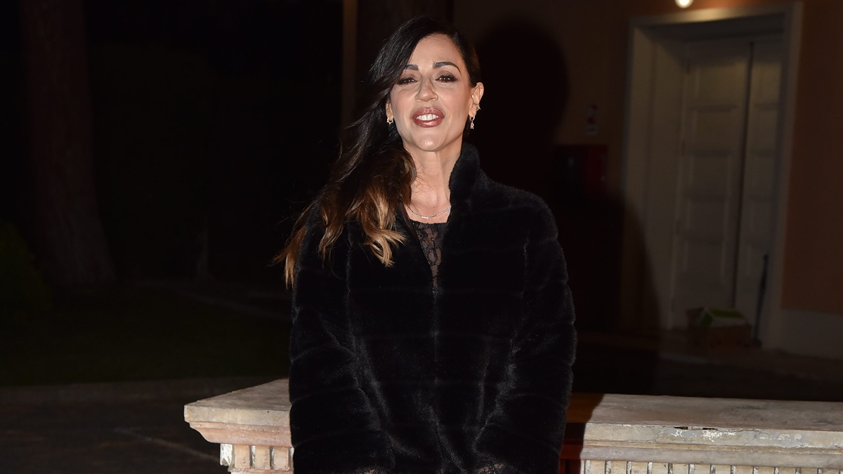 https://wips.plug.it/cips/libero.it/magazine/cms/2025/07/raffaella-mennoia-assolta-l-ex-tronista.jpg