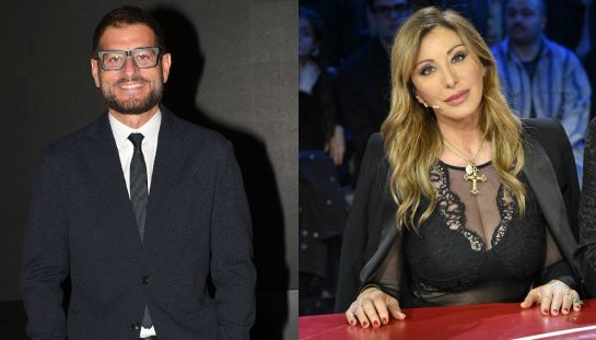 Sarabanda Celebrity, Enrico Papi chiude tra scivoloni di Sabrina Salerno e polemiche. Social spietati: "Che disastro" Sarabanda Celebrity cosa successo puntata ieri 20 luglio 2025 e reazioni social