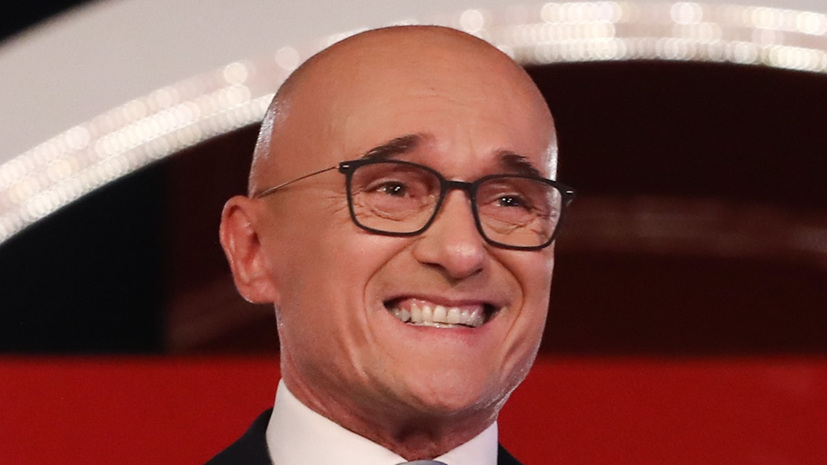 Gf Vip cancellato? Signorini rischia (ma la Ventura può salvarlo)