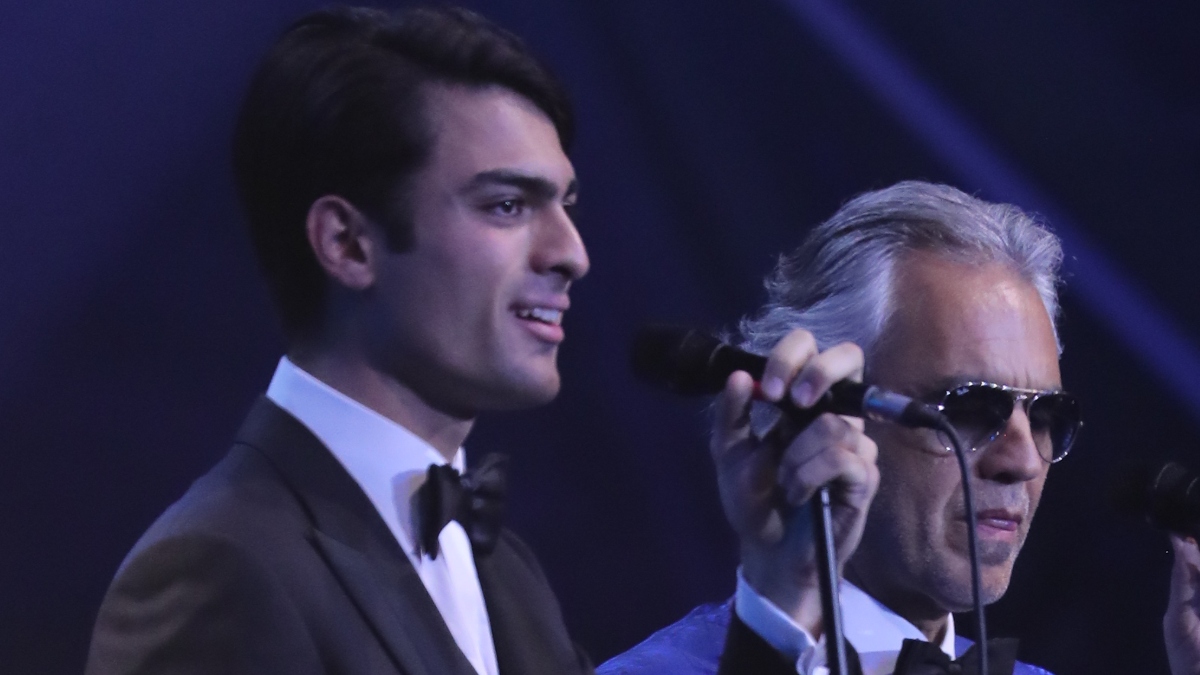 https://wips.plug.it/cips/libero.it/magazine/cms/2025/08/amos_bocelli_in_ospedale_sospetto_botulino.jpeg